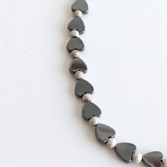 Hematite and sterling silver heart necklace - Picture 6 of 7